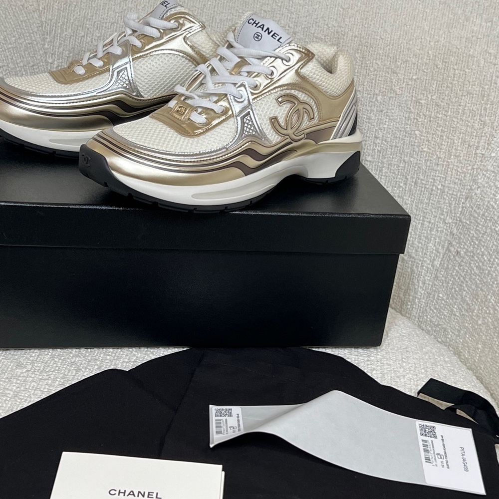 Chanel cc runners gold
